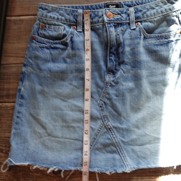 Vintage Gap Mini Skirt Womens 4 Blue Denim Medium Wash Jean Raw Hem Y2K Western - Picture 5 of 9